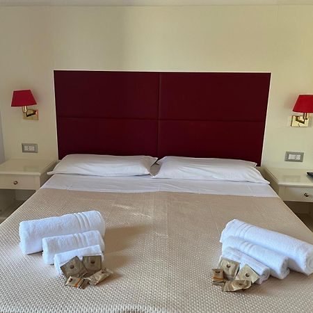 Tc Hotel Lido dei Pini Luaran gambar