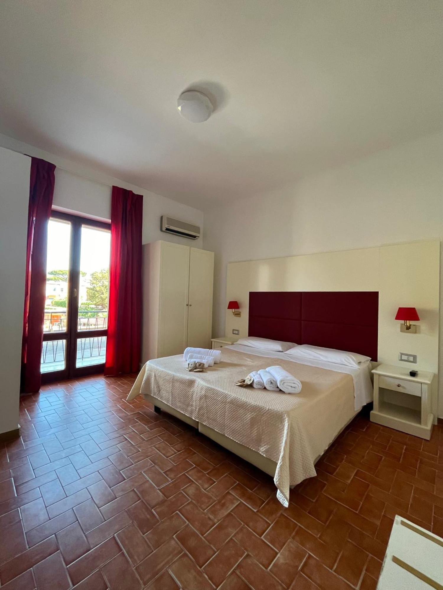 Tc Hotel Lido dei Pini Luaran gambar