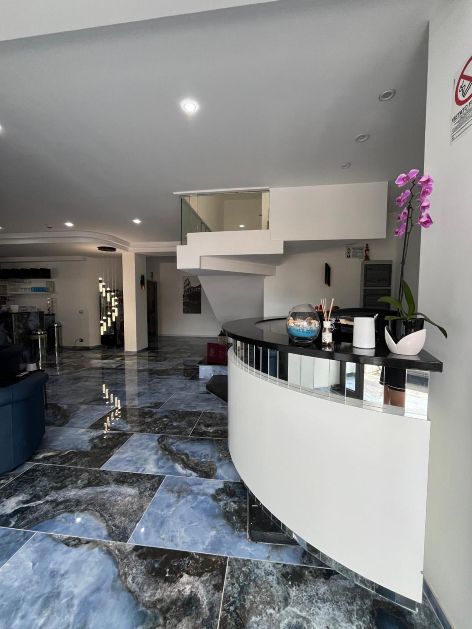 Tc Hotel Lido dei Pini Luaran gambar