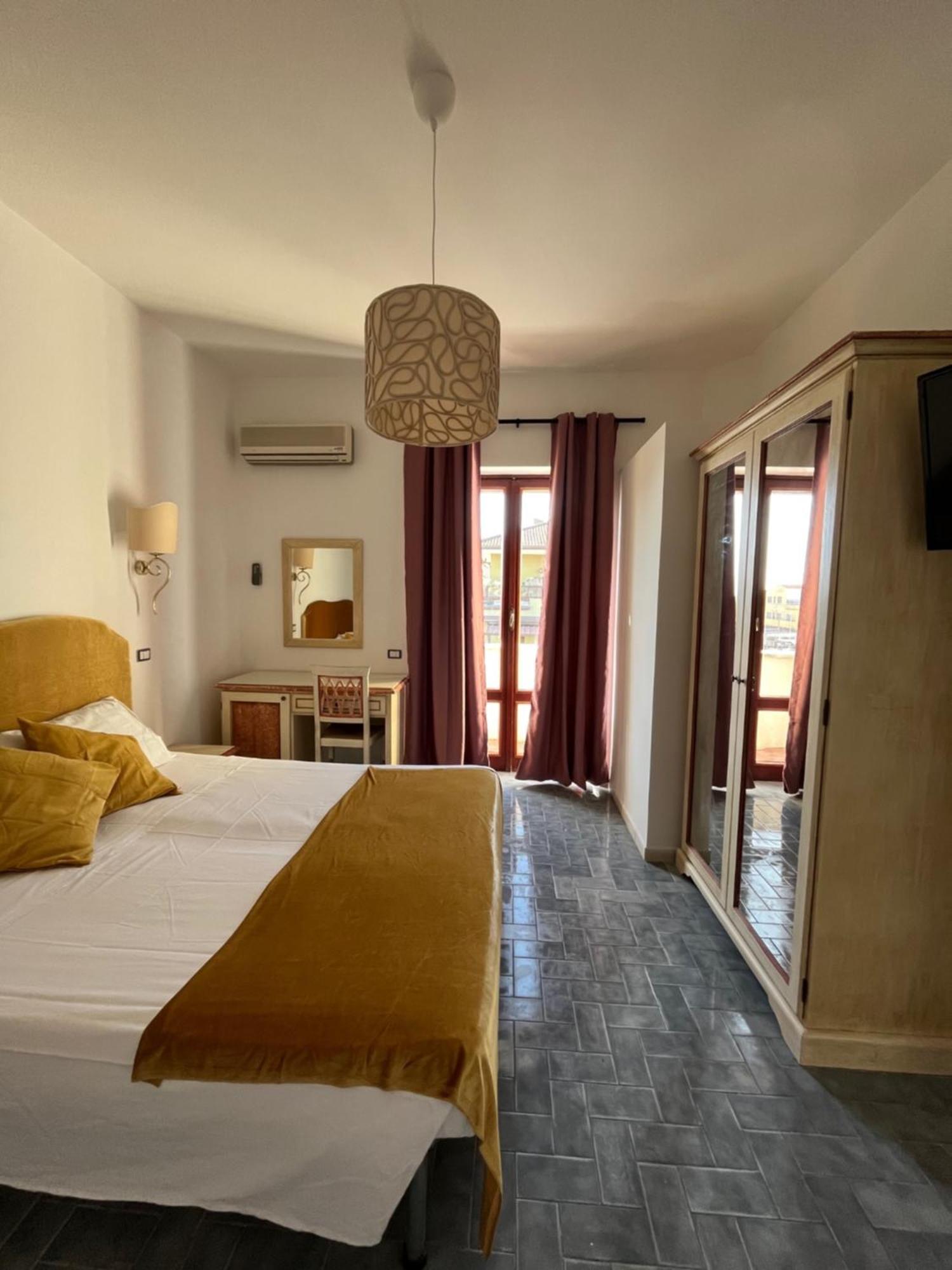 Tc Hotel Lido dei Pini Luaran gambar